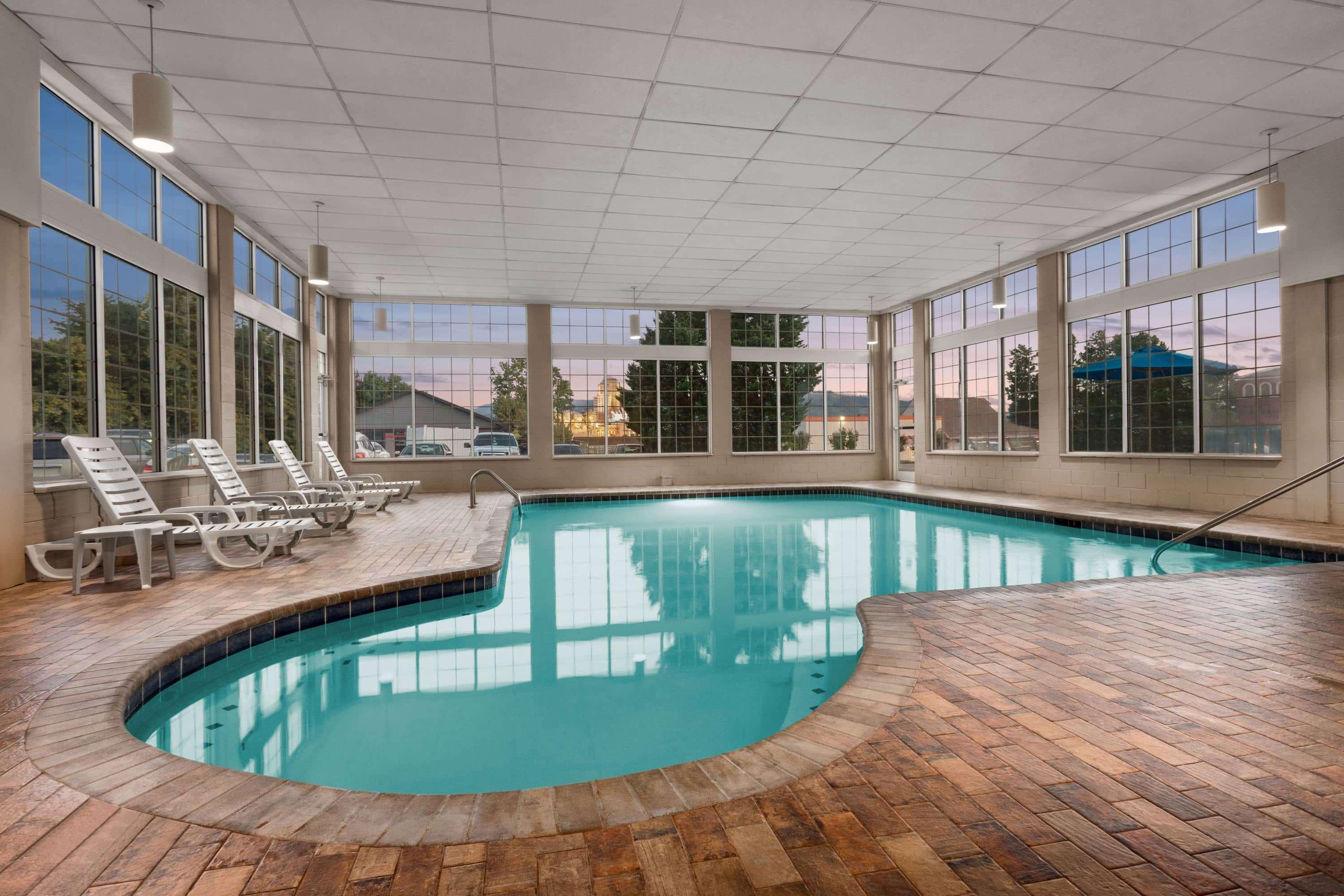 Отель Ramada By Wyndham Pigeon Forge North Экстерьер фото