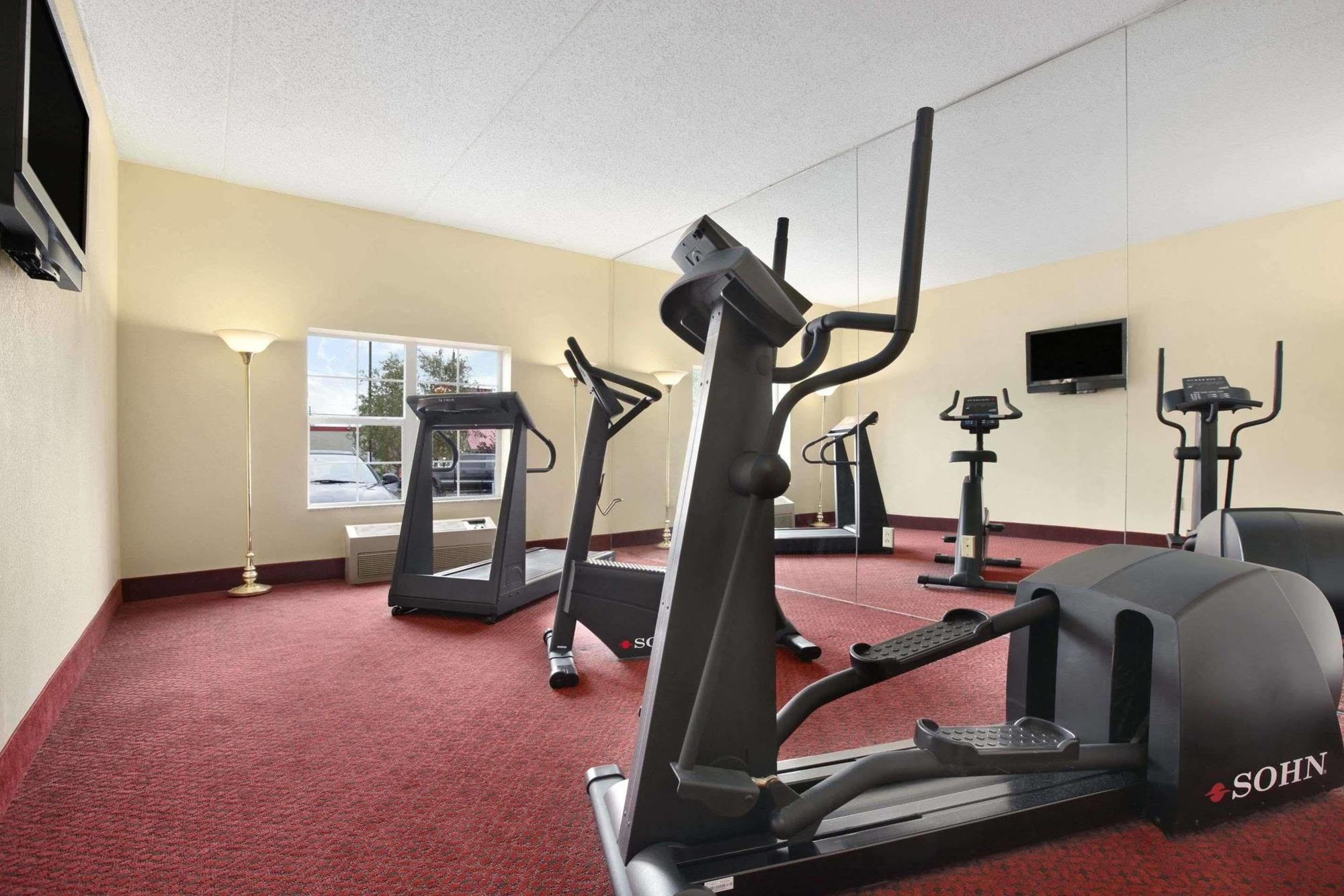 Отель Ramada By Wyndham Pigeon Forge North Экстерьер фото