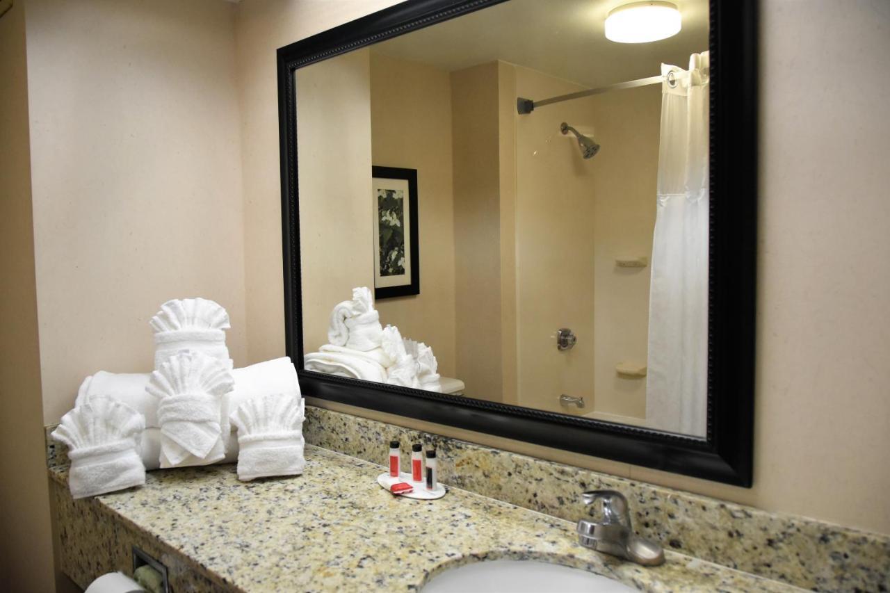 Отель Ramada By Wyndham Pigeon Forge North Экстерьер фото